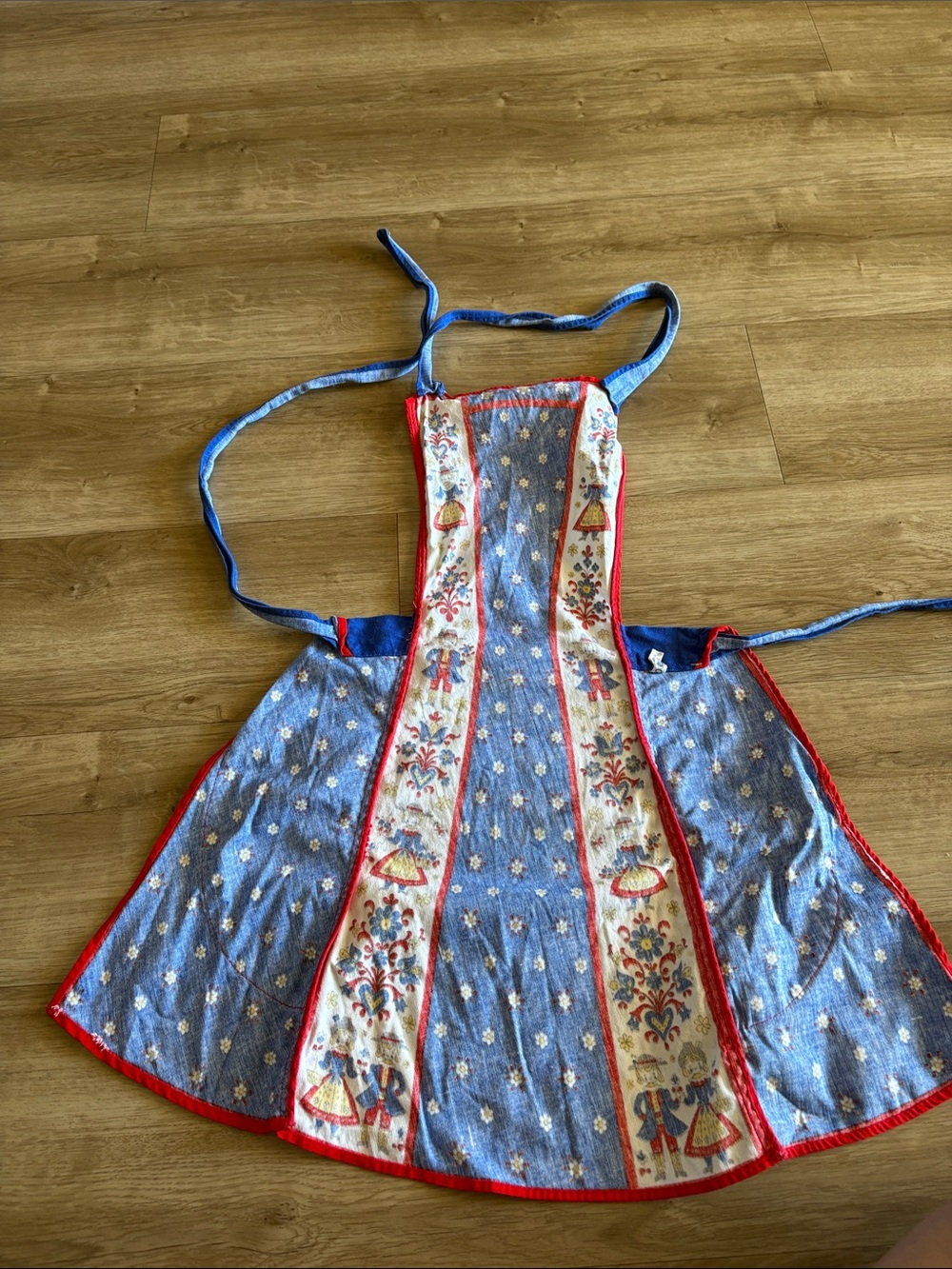 Apron - Picture 2 of 4